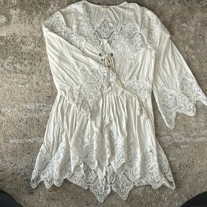 White lace top. Size M. Worn once. Soft material.